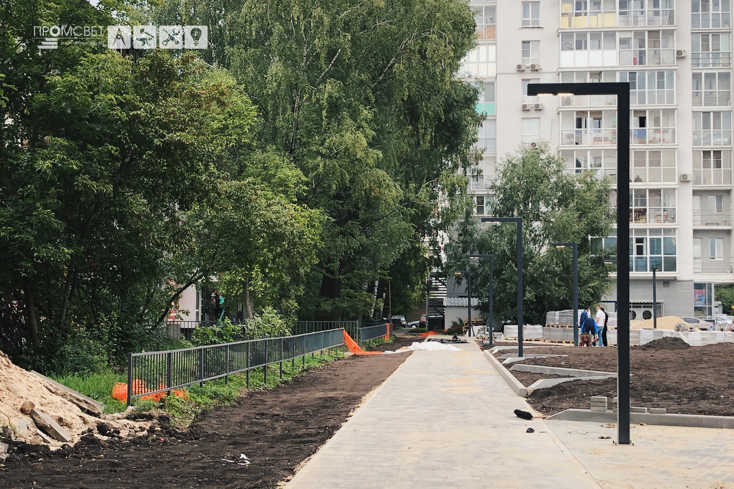 Наружное освещение в сквере на проспекте Ленина